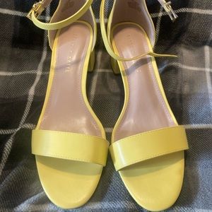 Kelly & Katie yellow Hailee sandals size US 11